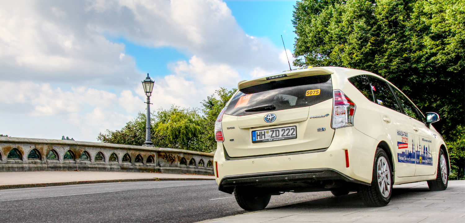 Taxi auf Feenteichbrücke